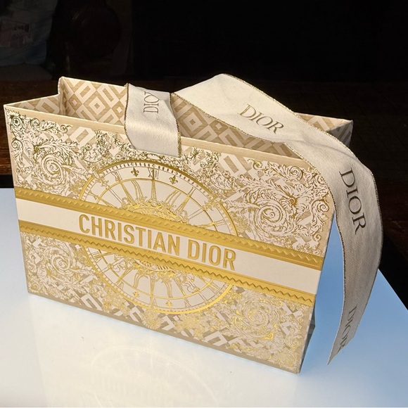 Christian Dior 2024 Holiday Limited Edition Gold and Cream Gift Bag NWOT. - Picture 1 of 11